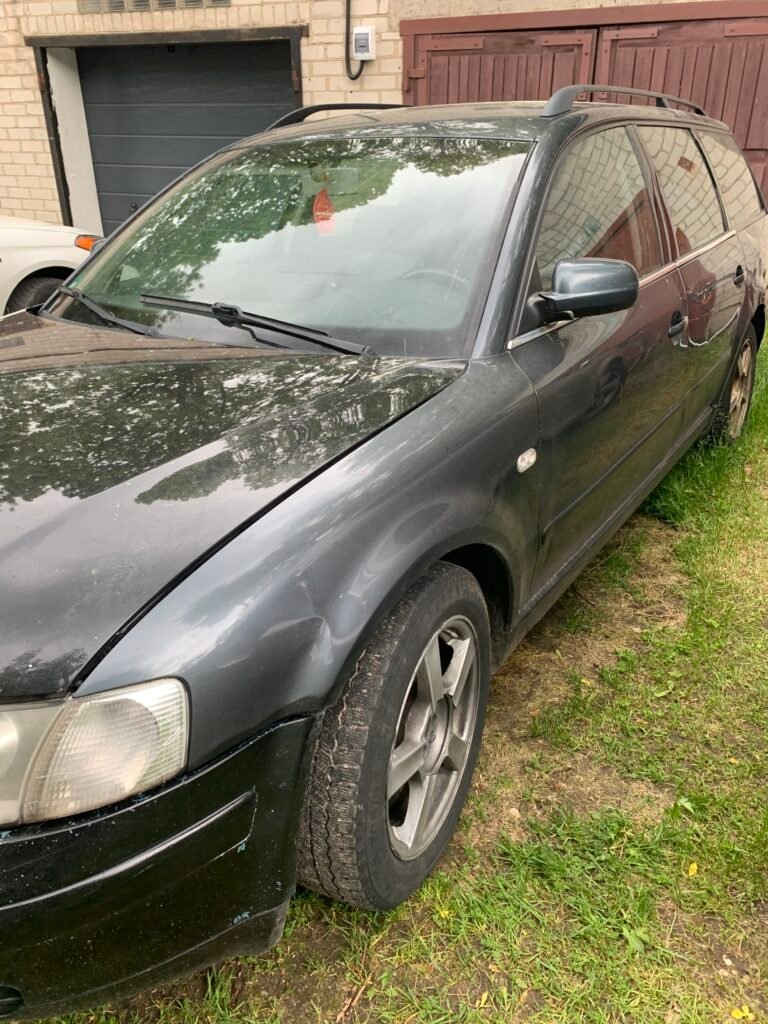 Senas Volkswagen Passat universalas kieme, skirtas automobilių pridavimui utilizacijai ir APVA paramai gauti.